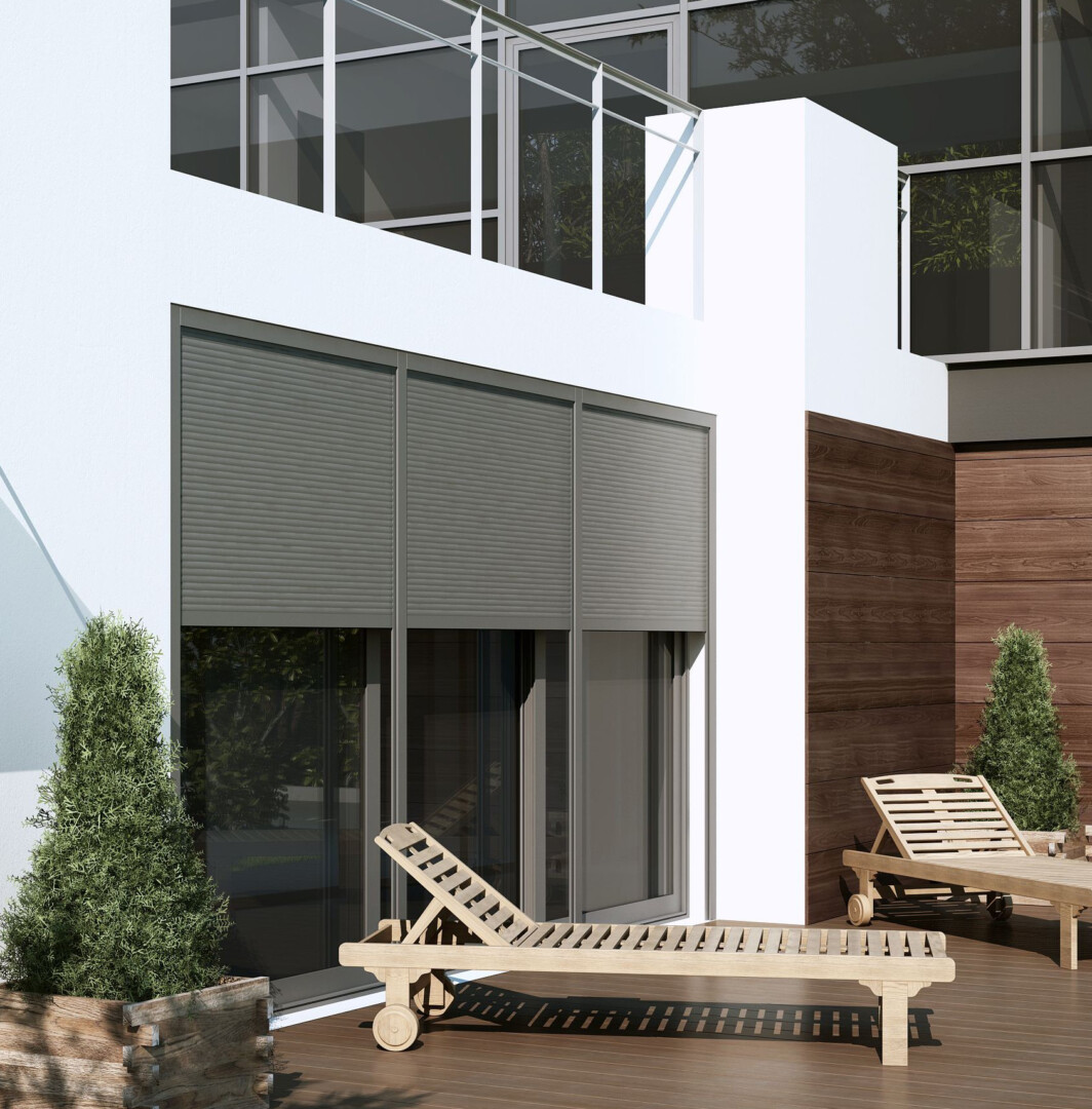 Modernes Haus mit Anthrazit-Rollladen